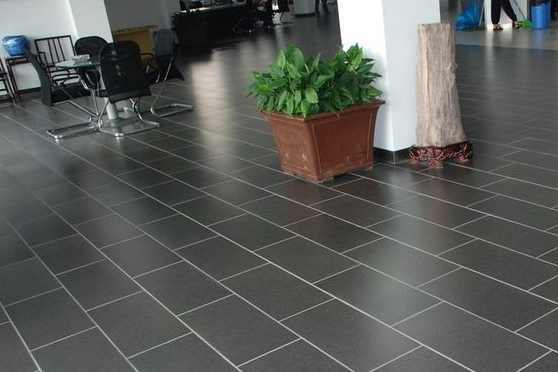 地暖上面鋪什么好？是選擇地板呢？還是瓷磚呢？